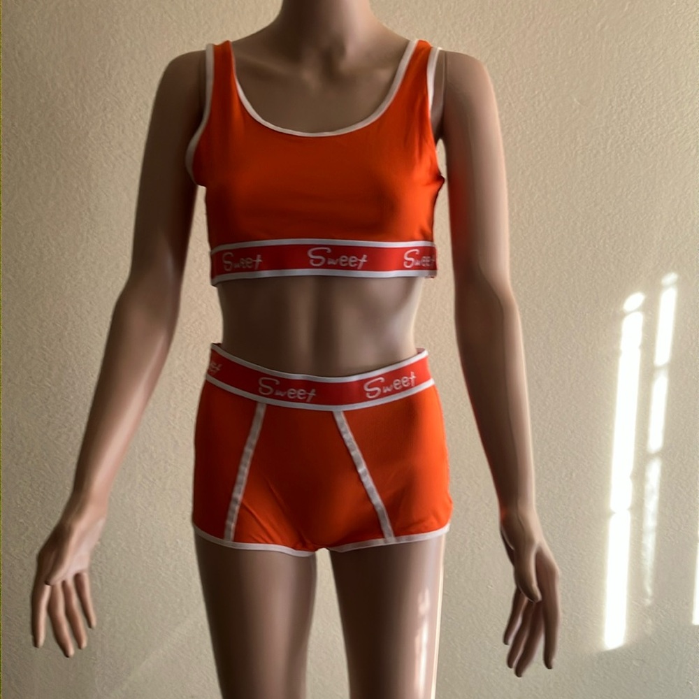 Tangerine boy, short set
Size medium 
NEW